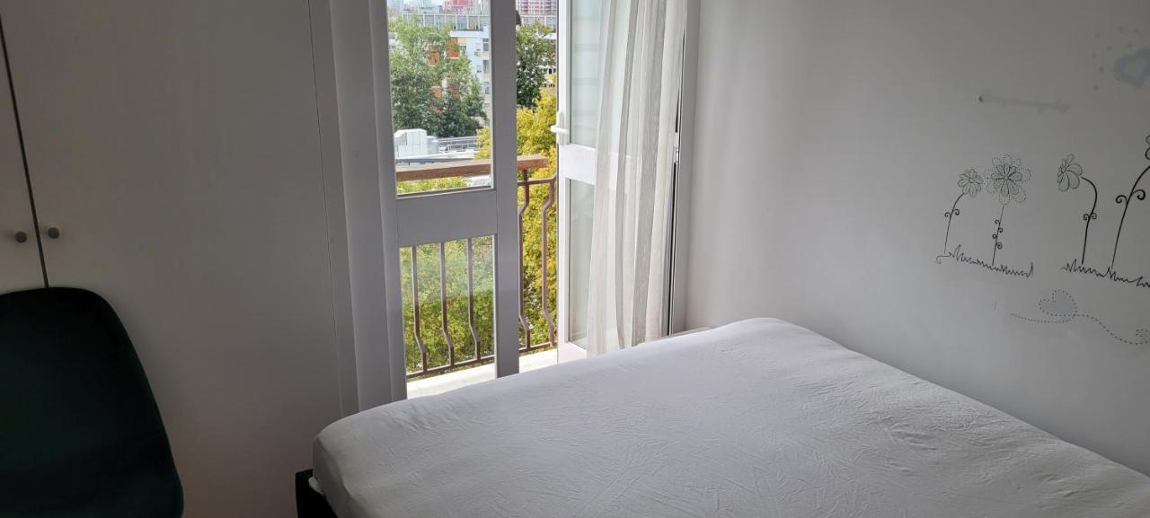 Comfy Room Near Metro & Airport Lissabon Buitenkant foto