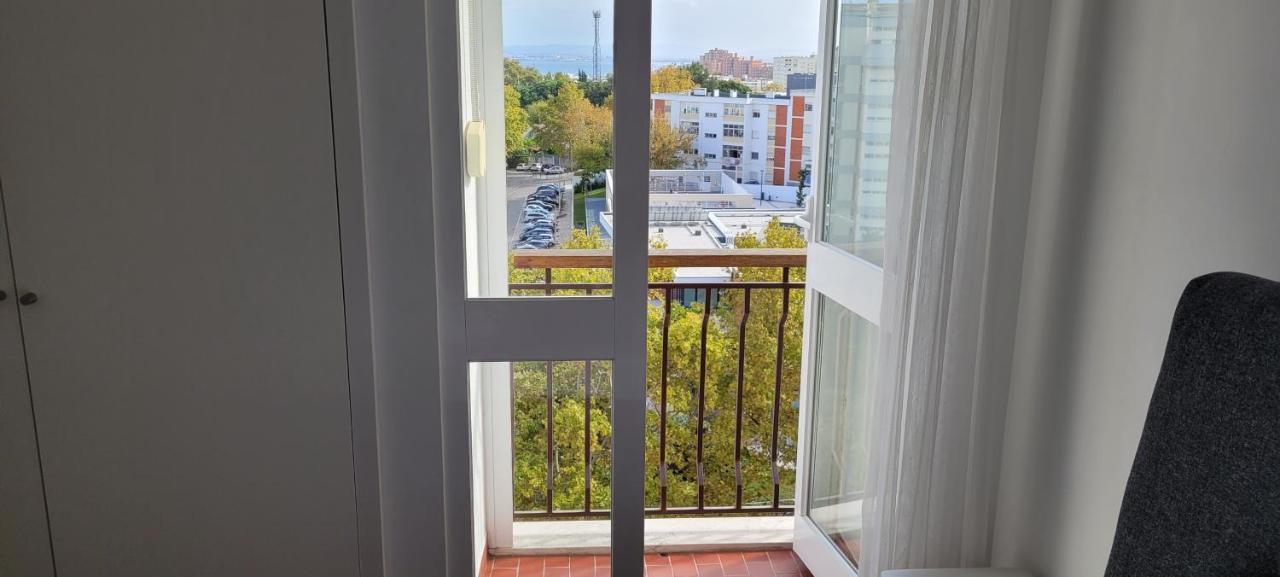 Comfy Room Near Metro & Airport Lissabon Kamer foto